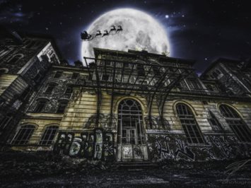 Santa flying over the Sanatorio san Gottardo