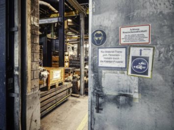 Enter the Foundry - Material transport - but the passage from the warehouse to the foundry