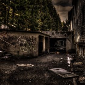 Clinique Du Diable - To the Garage