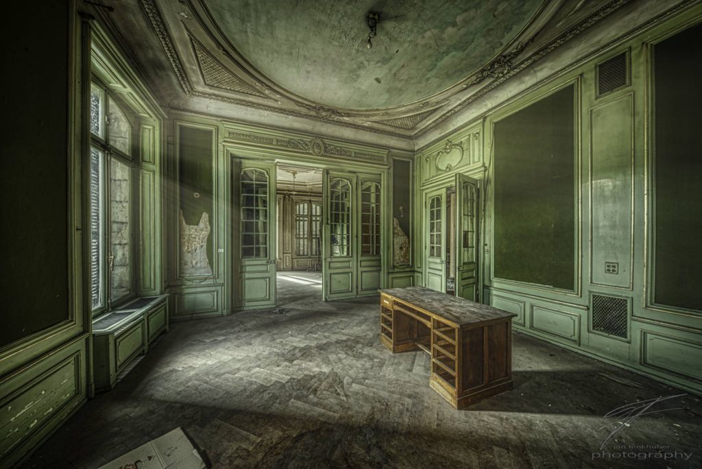 Lonely Desk