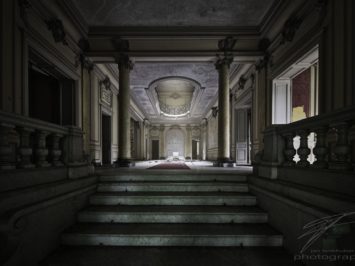 Main hall of the Château Lumière